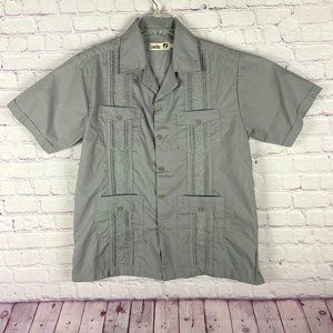 Lada Men's Gray Short  Sleeve Guayabera Shirt. Size: Small